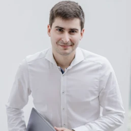 Unsere Nachhaltigkeits-Roadmap basiert auf messbaren Zielen und einem starken operativen Rahmen. Durch kontinuierliche Prozessoptimierung, datengestützte Entscheidungen und integrierte Managementsysteme tragen wir aktiv zur nachhaltigen Zukunft der Papierindustrie bei.