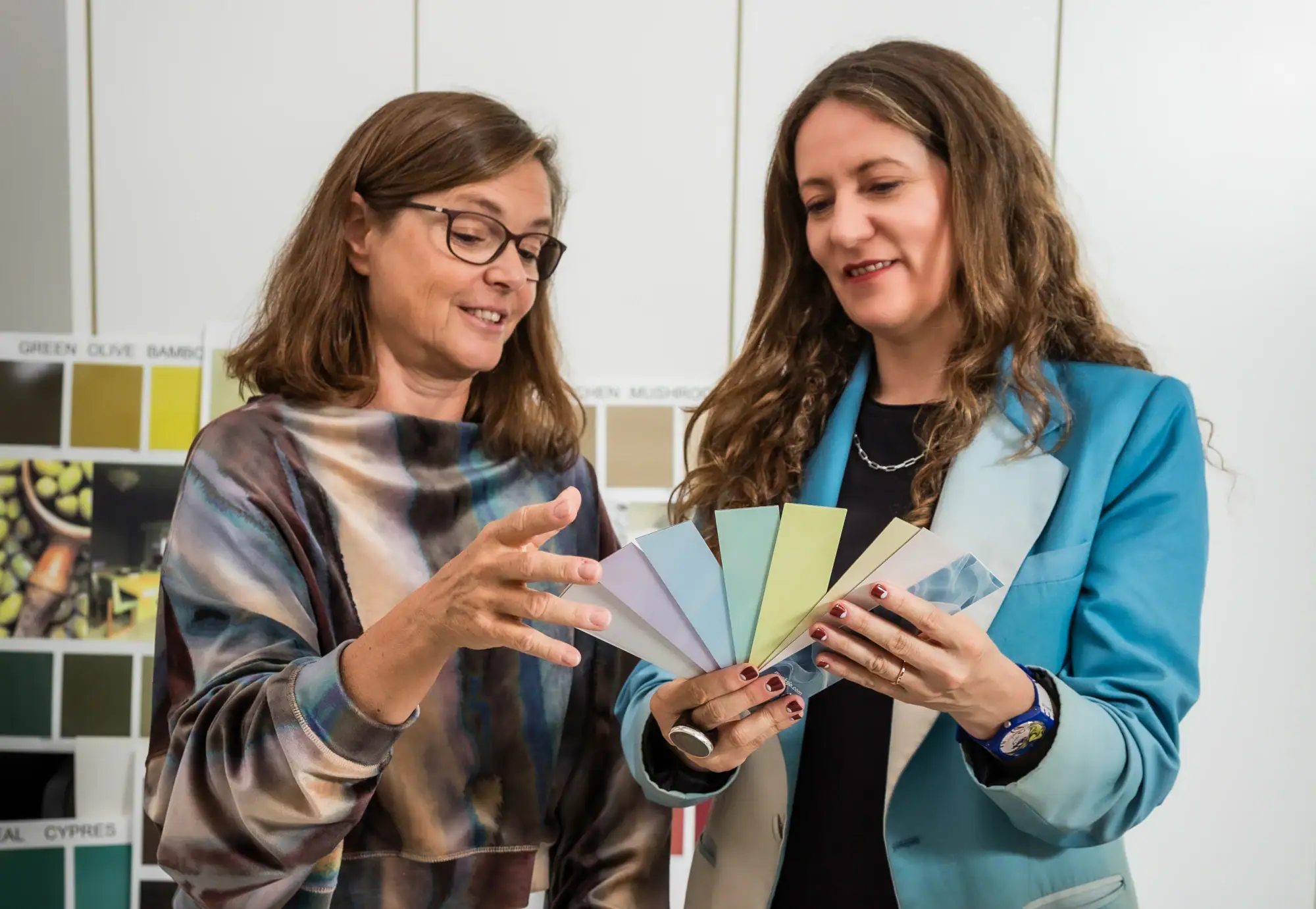 Color collections specially geared to specific market segments, such as indoor, outdoor and compact laminate applications.